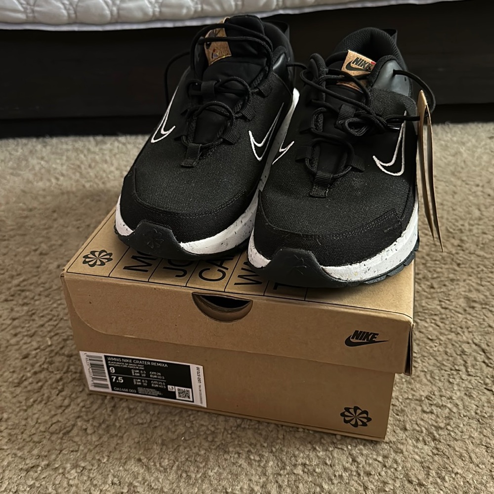 Women’s Nike Crater Remixa Size 9